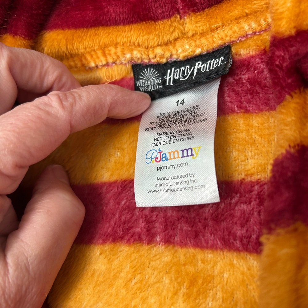 Harry Potter Gryffyndor Robes Girls Sz 14 Pjammies Wizarding World Crest - Picture 3 of 8